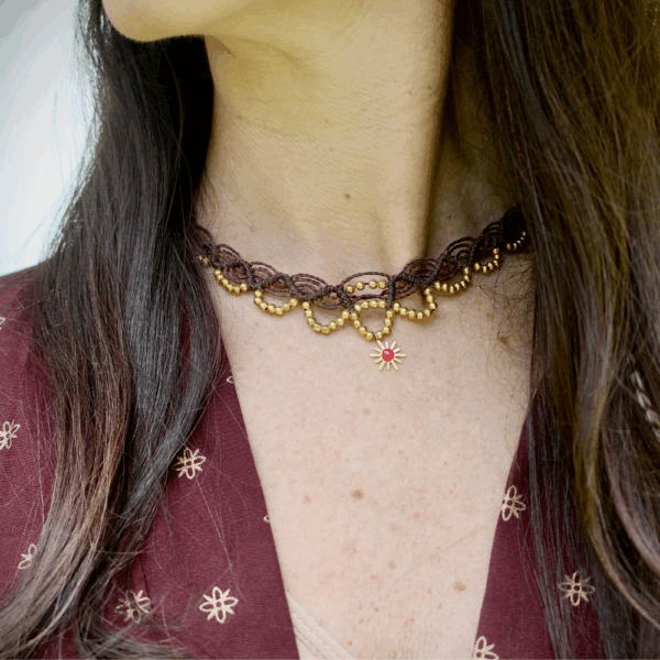 COLLIERS MACRAMÉ ET PIERRES FINES EN AGATE ROUGE