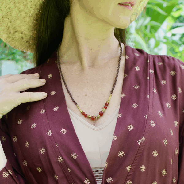 COLLIERS MACRAMÉ ET PIERRES FINES EN AGATE ROUGE