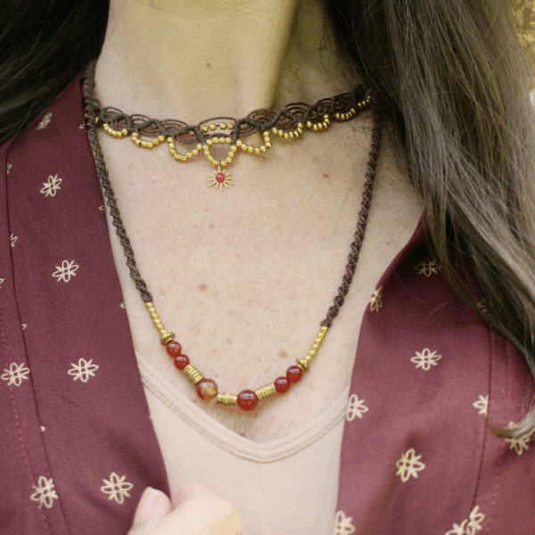 COLLIERS MACRAMÉ ET PIERRES FINES EN AGATE ROUGE