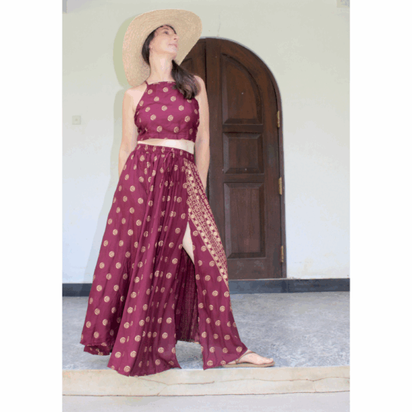ENSEMBLE JUPE ET HAUT: JUPE EVASEE ET TOP COURT