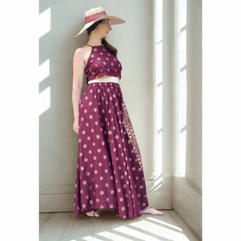 ENSEMBLE JUPE ET HAUT: JUPE EVASEE ET TOP COURT