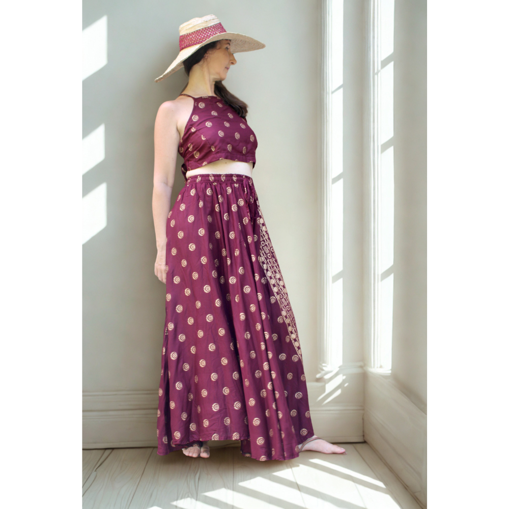ENSEMBLE JUPE ET HAUT: JUPE EVASEE ET TOP COURT