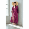 robe longue dos nu bordeaux intense avec motifs ethniques dorés