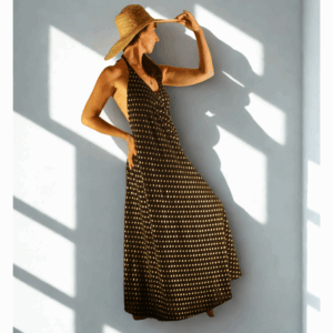 robe longue dos nu unie avec plumetis dorés