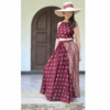 ENSEMBLE JUPE ET HAUT: JUPE EVASEE ET TOP COURT