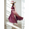 ENSEMBLE JUPE ET HAUT: JUPE EVASEE ET TOP COURT
