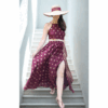 Ensemble bohème jupe longue évasée et crop top fines bretelles noué dans le dos bordeaux imprimé ethnique doré. Une tenue élégante, raffinée et confortable. Livraison gratuite !
