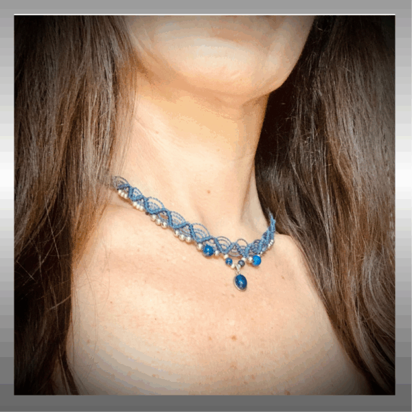collier macramé en  pierres fines Lapis Lazuli