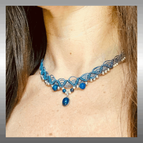 collier macramé en  pierres fines Lapis Lazuli