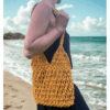 Sac à main macramé fait main- porté épaule, doublure lin imprimé tropical, couleur jaune safran. Modèle bohème chic, artisanal, en coton. Pièce unique