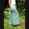 Pantalon fluide coton léger femme, ceinture élastiquée, look sport chic. Vue de profil
