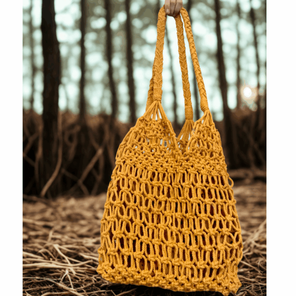 Sac à main macramé fait main- porté épaule, doublure lin imprimé tropical, couleur jaune safran. Modèle bohème chic, artisanal, en coton. Pièce unique
