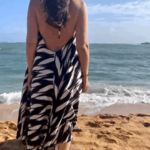 Look tendance robe longue en lin et sac en macramé