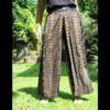 Pantalon élégant en coton noir et imprimé or. Très confortable et léger