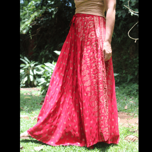 Jupe bohème longue et fluide, légère et confortable en coton rouge imprimé indien or